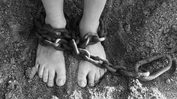 Adolescente muere en Argentina tras ser empalada por violadores