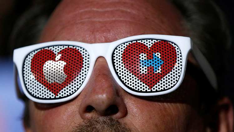 El logo de campaña de Clinton está inspirado en la manzana de Apple