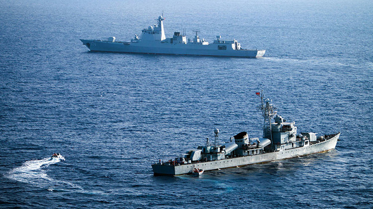 China responde con unas maniobras por sorpresa a la incursión de un destructor de EE.UU.