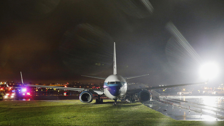 El avión del candidato de Trump a vicepresidente se accidenta al aterrizar en Nueva York (FOTOS)