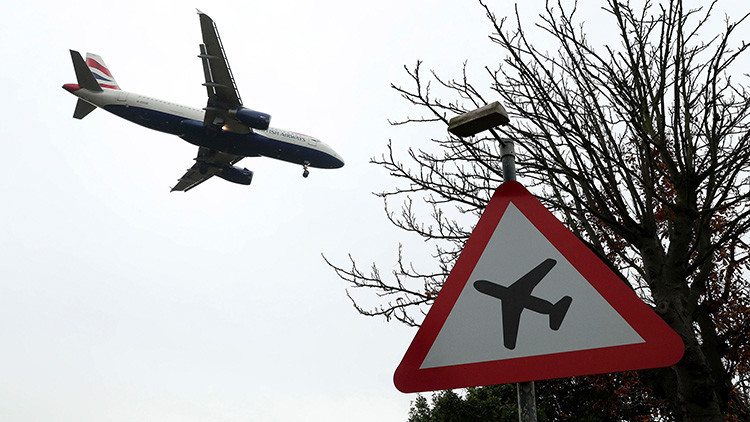 Un piloto de British Airways se hace selfis desnudo en pleno vuelo