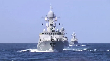 Marineros rusos recuperan los cuerpos de mujeres y niños cerca de la costa siria