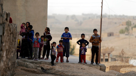 Aparecen videos de soldados iraquíes torturando con martillos a niños en Mosul