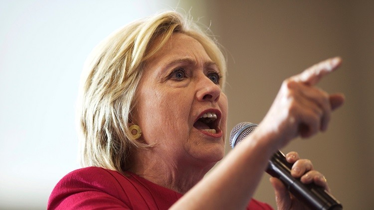 "¡Bill Clinton es un violador!": Interrumpen un mitin de Clinton, que pierde la paciencia (VIDEO)