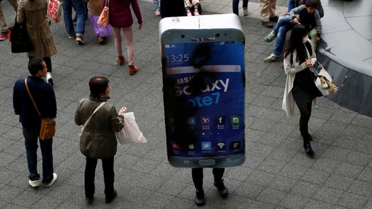 Foto: Los ejecutivos de Samsung piden perdón de rodillas por el 'explosivo' Galaxy Note 7