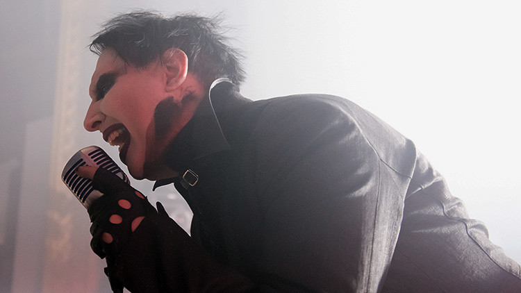 Marilyn Manson 'decapita' a Donald Trump en su nuevo clip (video)