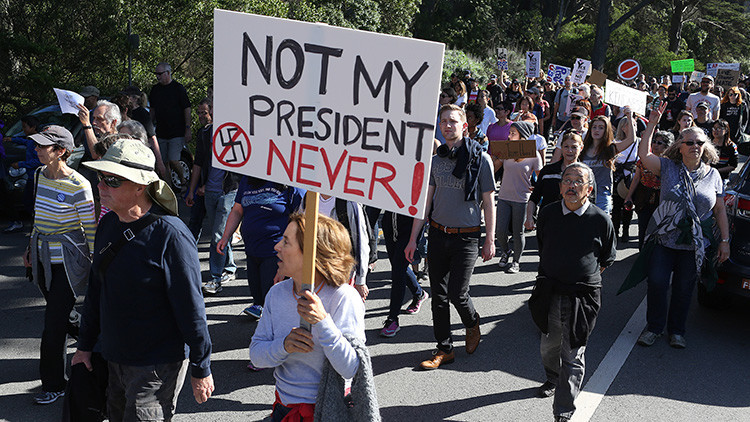 1.500 dólares a la semana por protestar contra Trump: ¿Son manifestantes realmente profesionales?