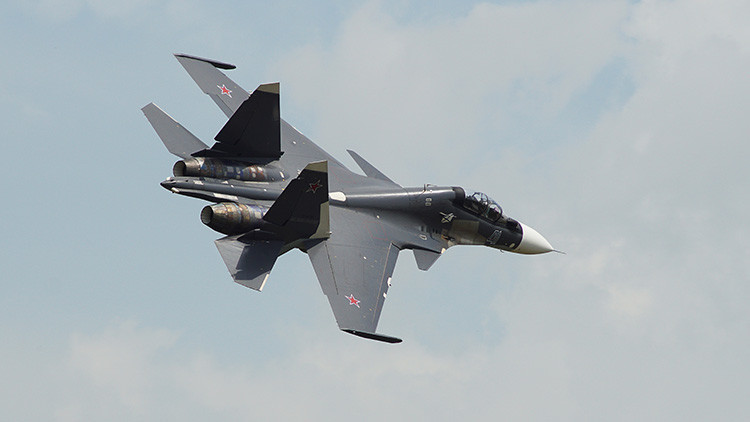 Un caza Su-30SM recién fabricado para la Armada rusa hace su primer vuelo en Siberia (VIDEO)