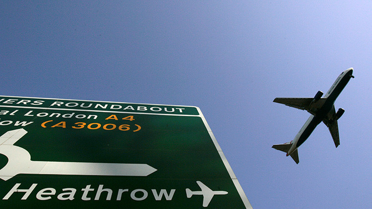 Un avión de pasajeros y un dron, a punto de provocar una catástrofe aérea en el centro de Londres
