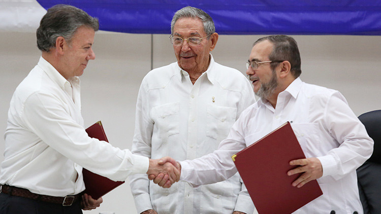 El Gobierno colombiano y las FARC firman un nuevo acuerdo de paz