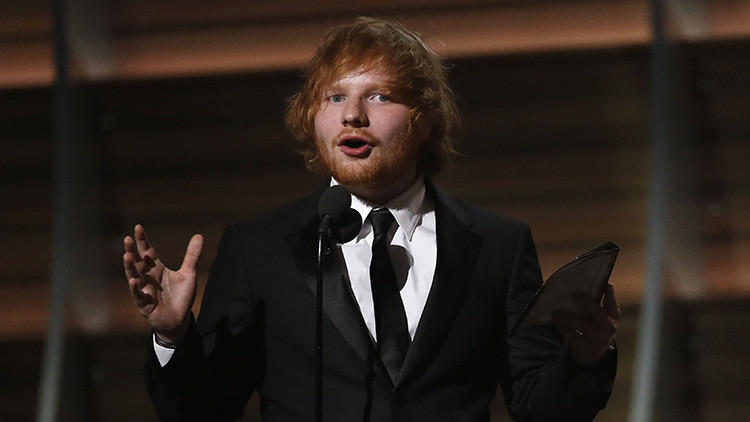 Una princesa británica hiere con una espada al cantante Ed Sheeran
