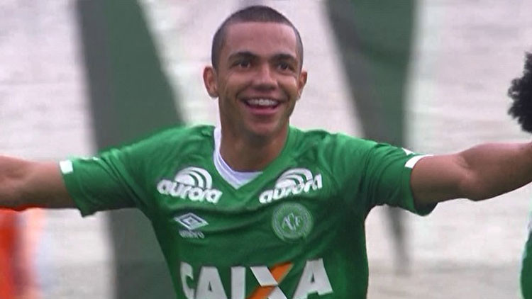 VIDEO: Un jugador del Chapecoense se entera justo antes del accidente de que iba a ser padre