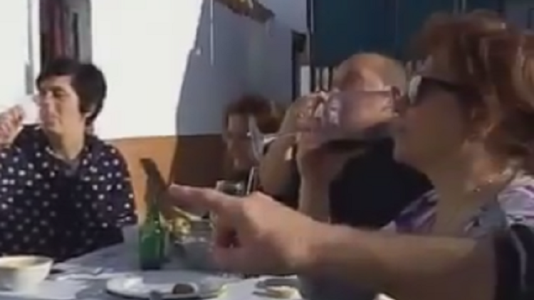 El peor 'Mannequin Challenge' de la historia es un éxito en Internet