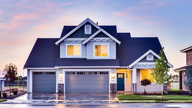Expertos explican por qué es un error comprar una vivienda actualmente