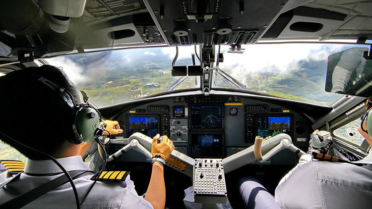 Un número significativo de pilotos sufre depresión y pensamientos suicidas, según un estudio