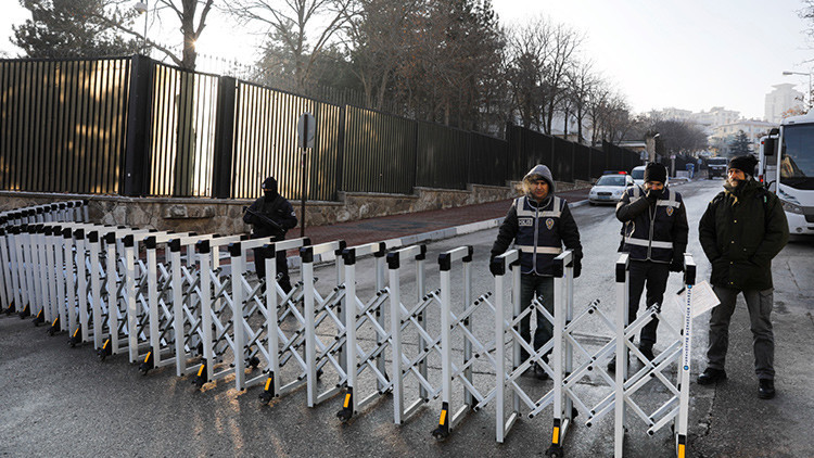 El asesino del embajador protegió la misión diplomática rusa en Ankara