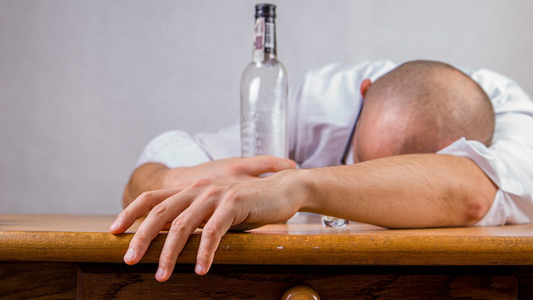 Todo lo que siempre quiso saber sobre la resaca en divertidos gifs de animales