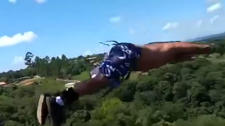 Fuerte video: un hombre muere haciendo 'puenting' y su esposa lo graba