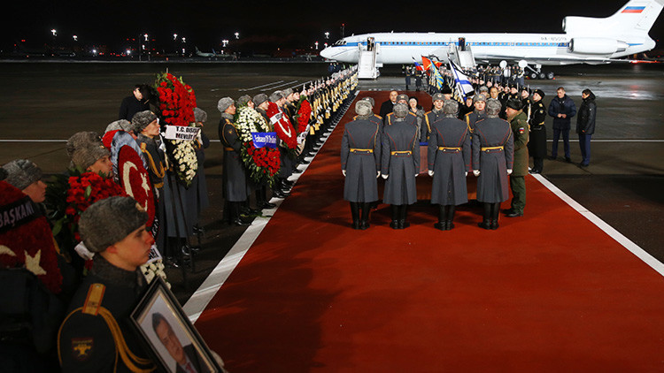 Moscú despide al embajador ruso asesinado en Turquía a manos de un terrorista