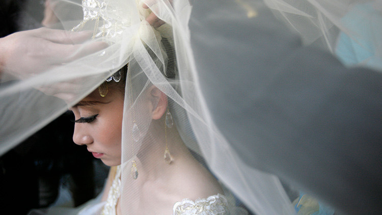 Inusual y grotesca tradición de bodas en China indigna a cientos de usuarios de la Red (VIDEO)