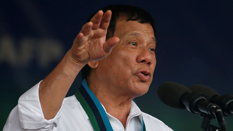 El presidente de Filipinas admite que "tiró a criminales desde un helicóptero"