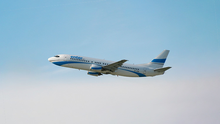 Un avión que volaba entre Canarias y Polonia aterriza de emergencia por amenaza de atentado