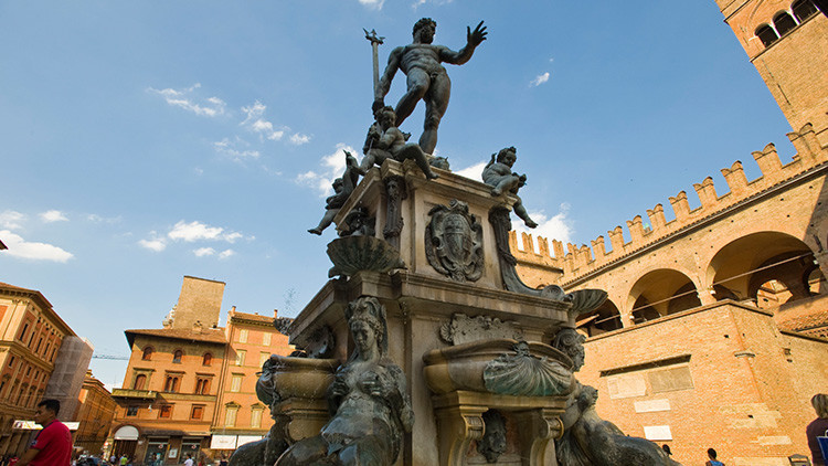Facebook bloquea una foto de una estatua de Neptuno por ser 'explícitamente sexual'