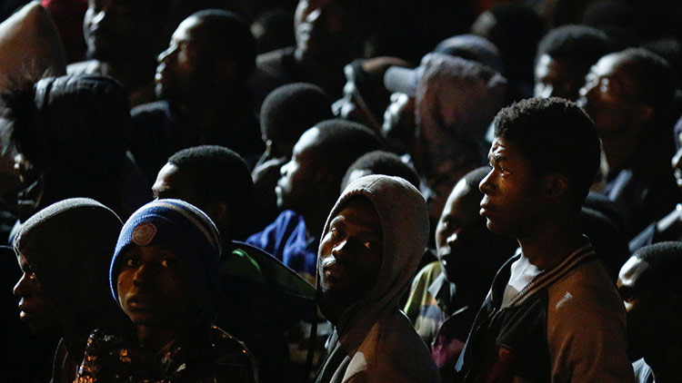 Motín y toma de rehenes en un centro de refugiados en Italia (video)