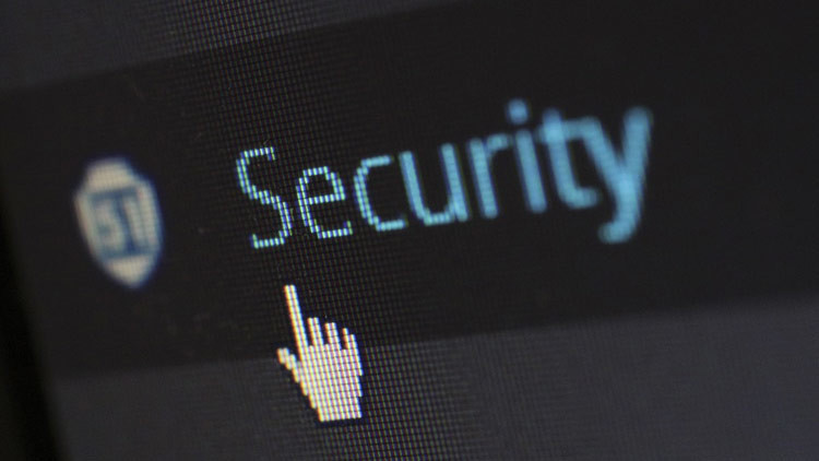 "¿Ironía o estupidez?": la Red se burla de la CNN por su noticia falsa sobre el 'hackeo ruso'
