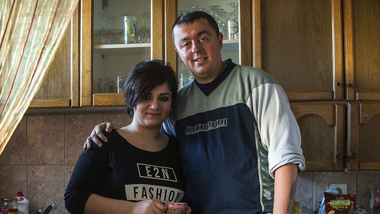 Amor sin fronteras: el romance entre una refugiada kurda y un policía fronterizo macedonio