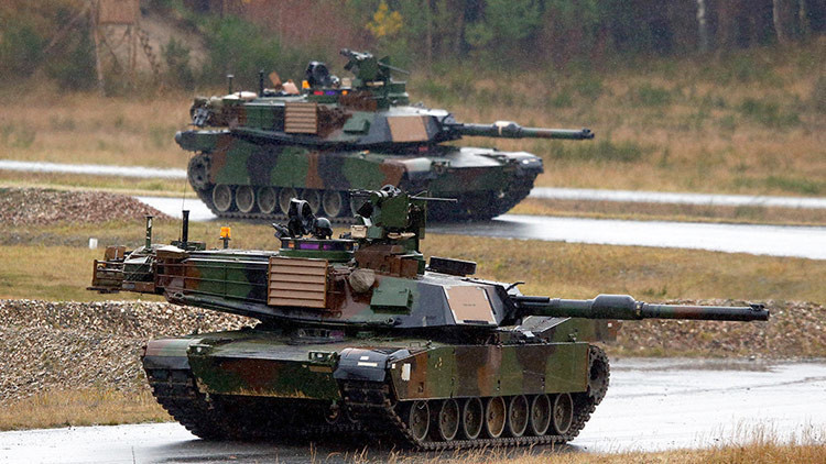 Centenares de tanques de EE.UU. se despliegan en la frontera rusa (VIDEO)