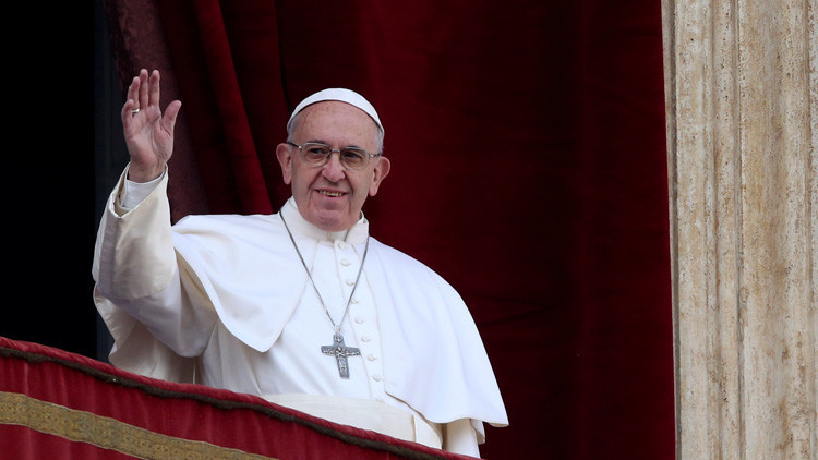 El papa Francisco invita a madres a dar el pecho a sus bebés durante una ceremonia en el Vaticano
