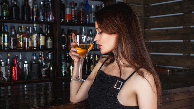 Agresiones sexuales: "Si va borracha y en minifalda, ¿no tiene ella ninguna responsabilidad"?