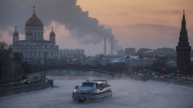 Foto: La aparición de un 'barco fantasma' en Moscú causa confusión en las redes sociales
