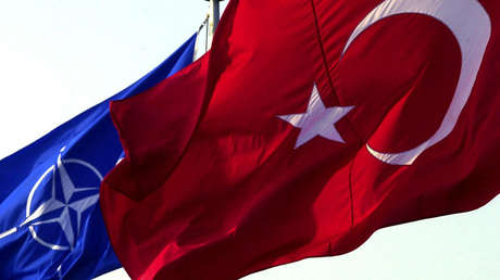 Diputado turco tacha a la OTAN de "organización terrorista" y de amenaza para Turquía