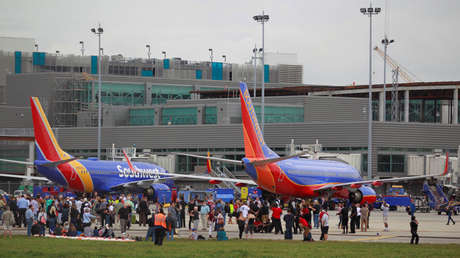 Un juez de EE.UU. suspende la deportación de los detenidos en los aeropuertos tras la orden de Trump