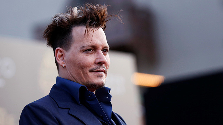 Demandan a Johnny Depp por gastar demasiado dinero