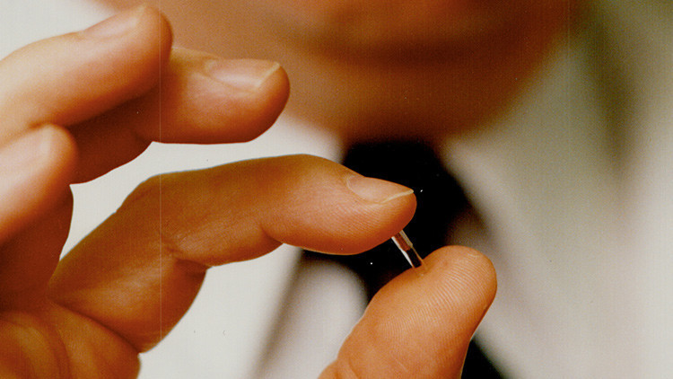 Implantan chips bajo la piel a 8 belgas por primera vez en la historia del país