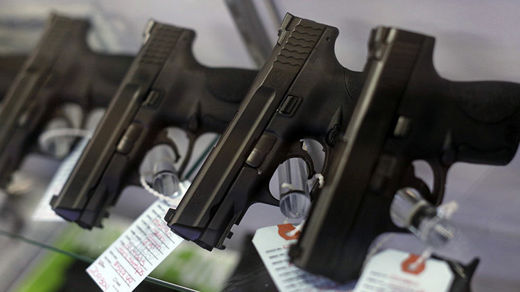 EE.UU.: Niño de ocho años mata a su hermana de cuatro y hiere a su hermano con una pistola