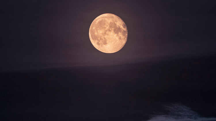 Demuestran que la Luna nació con una explosión nuclear