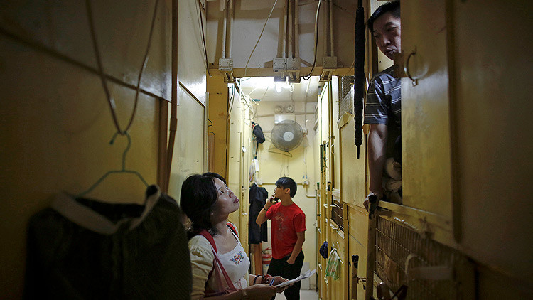 Hong Kong y sus 'pisos féretro': Pague 230 dólares por vivir en 'cajas de madera'