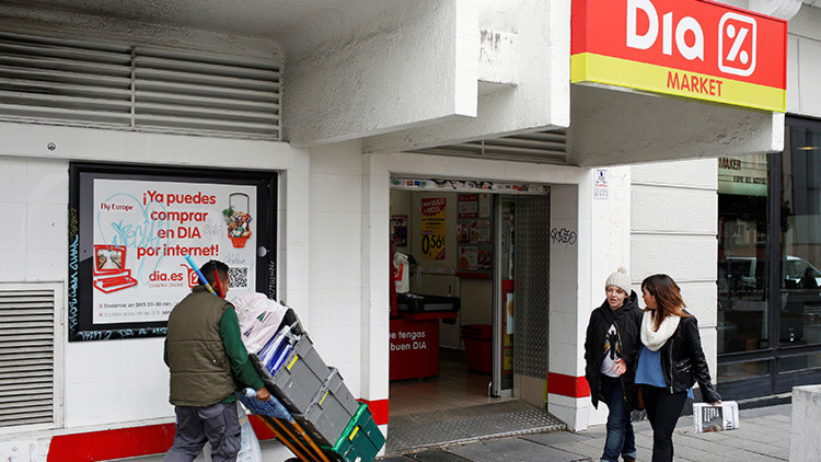 'Siesta forzada': Un ladrón queda atrapado en un supermercado en pleno día