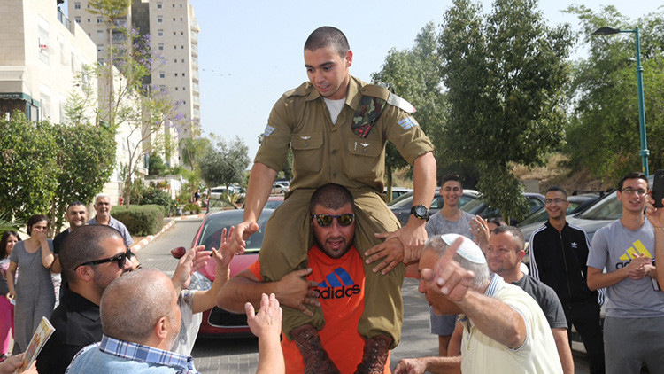 Soldado israelí condenado a 18 meses de cárcel por rematar en el suelo a un palestino herido 