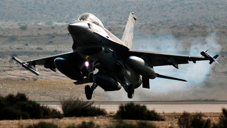 Israel bombardea Gaza en respuesta a un cohete lanzado contra su territorio (VIDEO)
