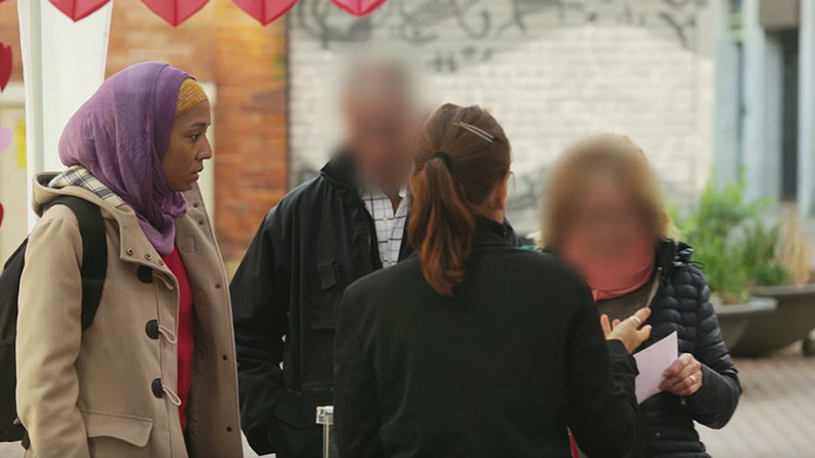 VIDEO: La reacción de los españoles ante el racismo, grabada por una cámara oculta