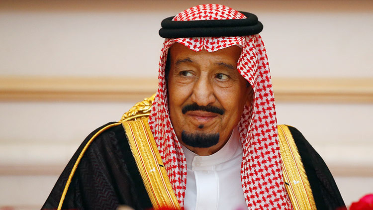 El rey saudita viaja con 459 toneladas de equipaje, 2 limusinas y un séquito de 1.500 personas