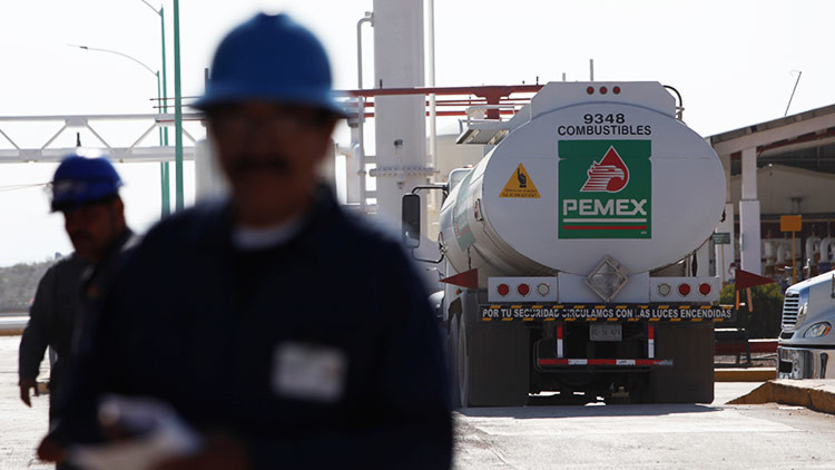 Histórico: Pemex firma por primera vez extracción de petróleo con compañías extranjeras