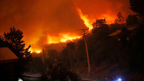 'El Luchín' Il-76 ruso salva del fuego una de las ciudades más antiguas de Chile