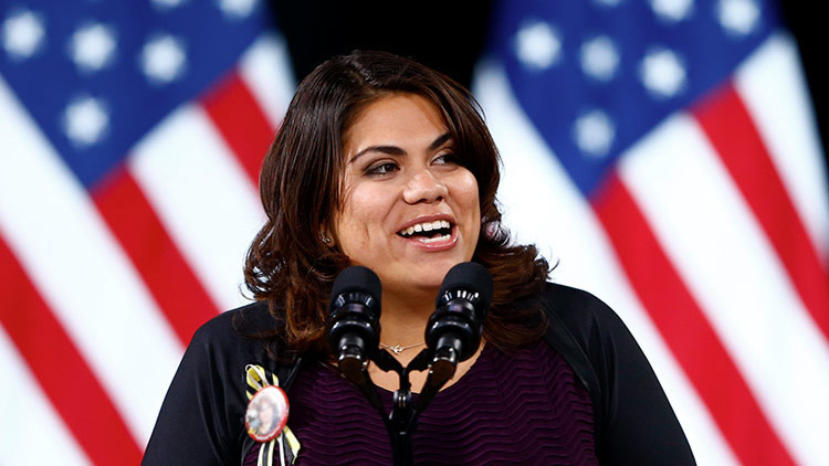 Activista latina responde al discurso de Trump: "Nos lleva a la época más oscura de la historia"