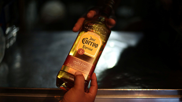 Apuesta mortal: joven dominicano muere tras beberse una botella de tequila sin parar (VIDEO)